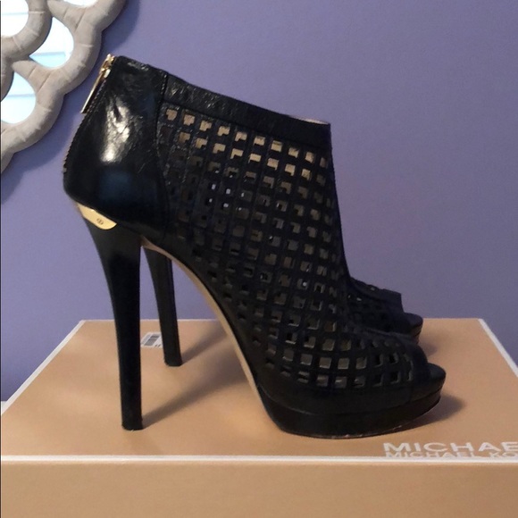 EUC size 7.5 Michael Kors booties - Picture 4 of 7